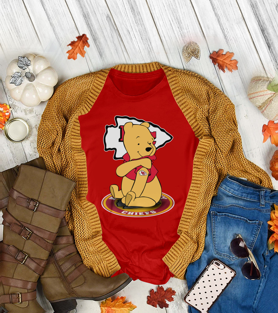 Kansas City Chiefs Winnie the Pooh Sitting on T-Shirt