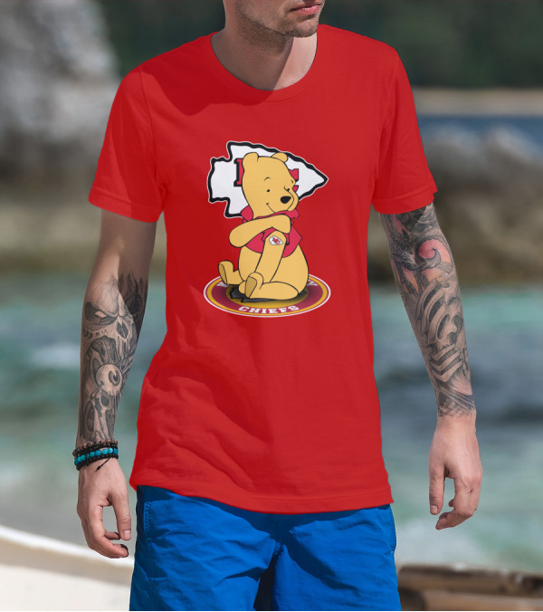 Kansas City Chiefs Winnie The Pooh Sitting On T-Shirt
