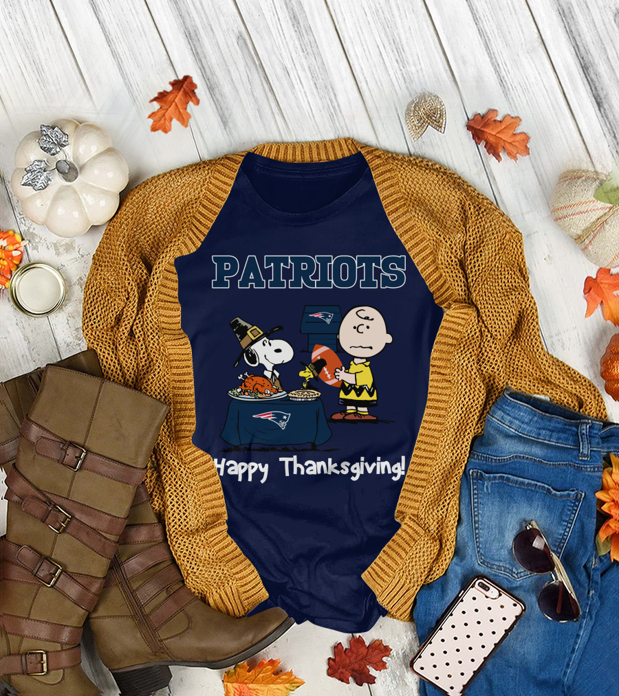 New England Patriots Snoopy Charlie Brown Happy Thanksgiving Football T-Shirt
