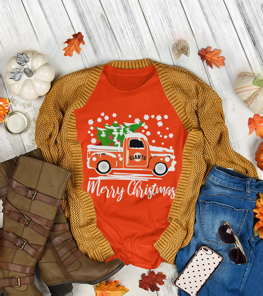 Merry Christmas San Francisco Giants Vintage Car with Snow and Tree T-Shirt
