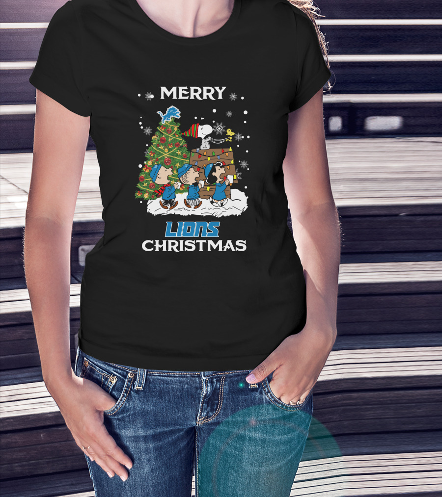 Merry Lions Christmas Detroit Peanuts Tree T-Shirt