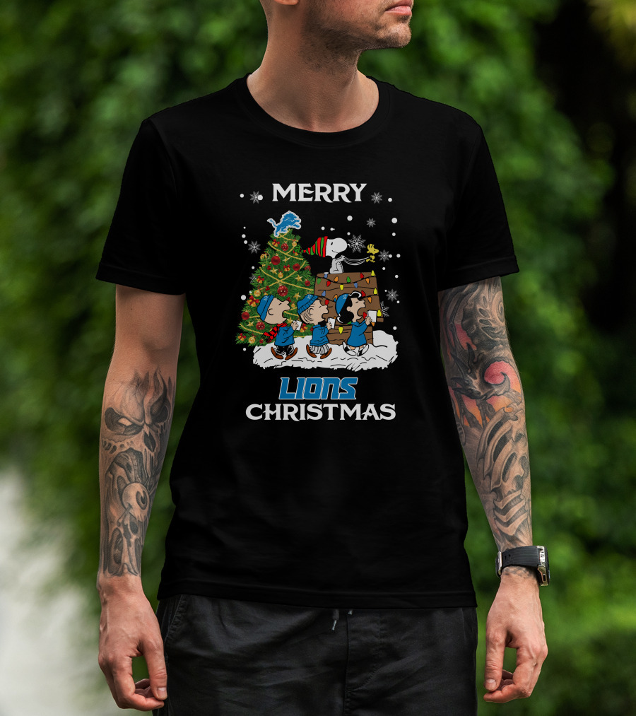 Merry Lions Christmas Detroit Peanuts Tree T-Shirt