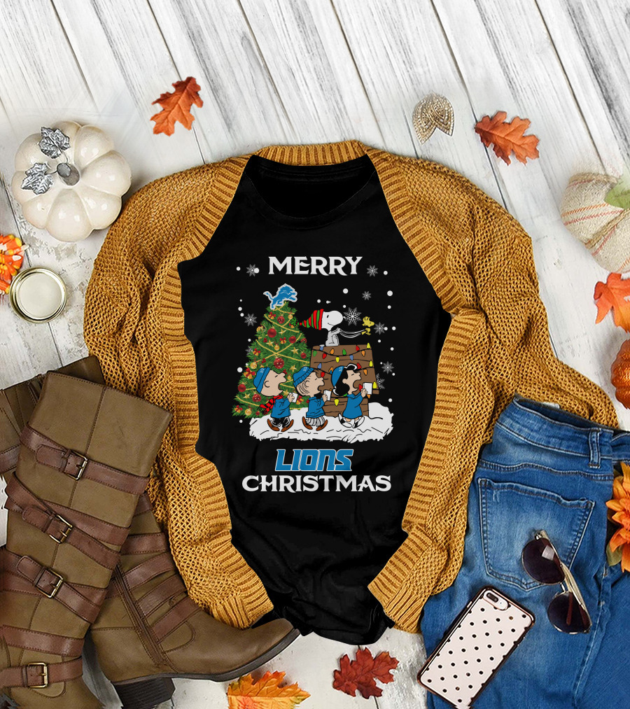 Merry Lions Christmas Detroit Peanuts Tree T-Shirt