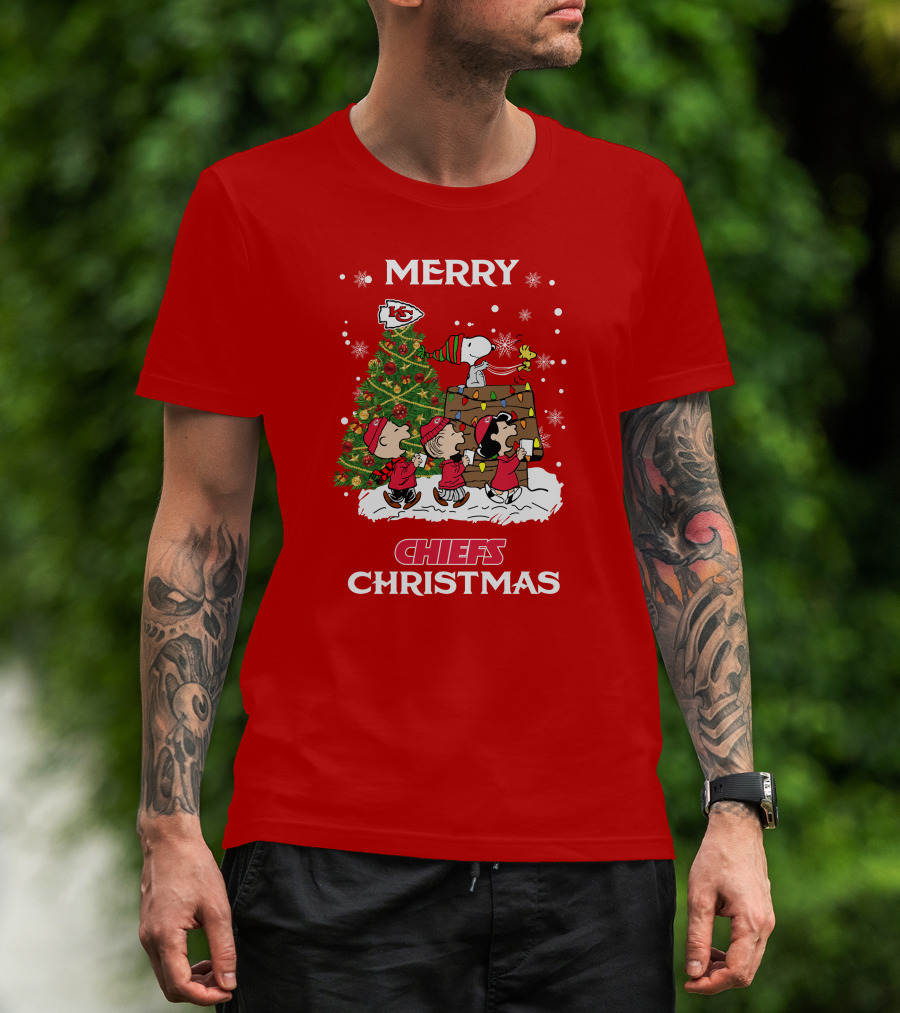 Kansas City Chiefs Merry Christmas Peanuts Tree Celebration T-Shirt