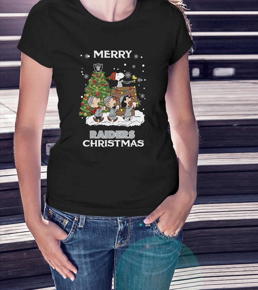 Merry Raiders Christmas Snoopy Peanuts Las Vegas Christmas Tree T-Shirt