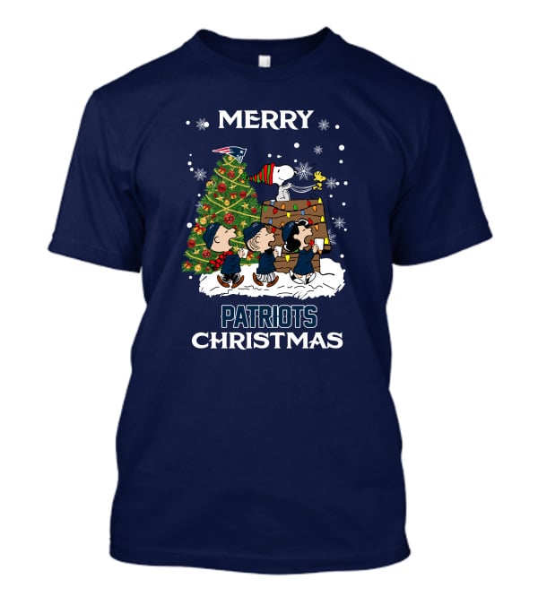 Merry New England Patriots Christmas With Peanuts Characters And Tree T-Shirt