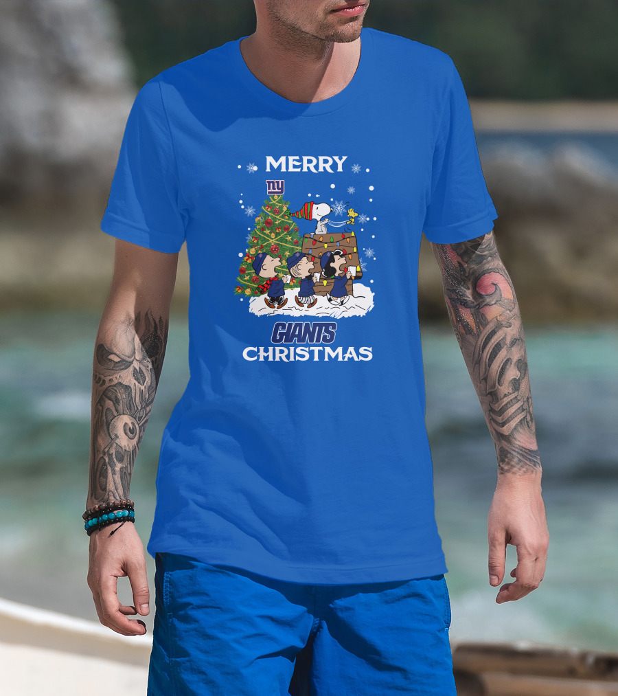 Merry New York Giants Christmas With Peanut Characters And Tree T-Shirt