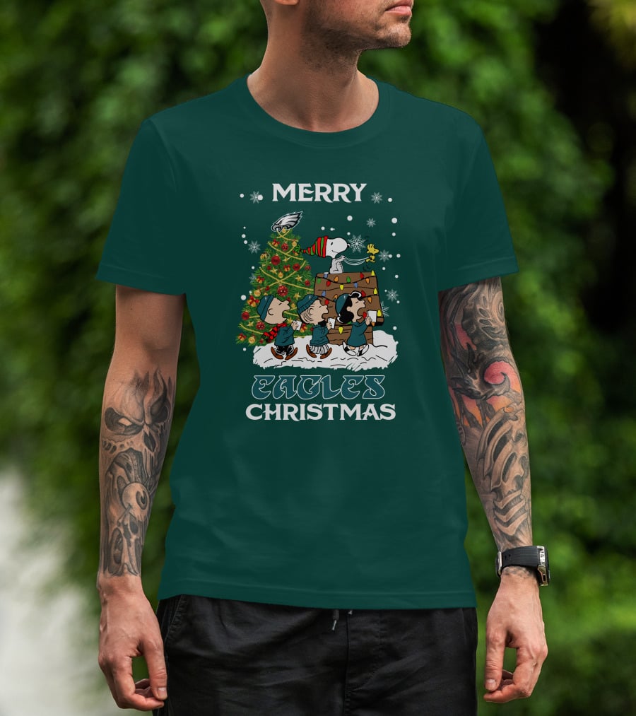 Merry Eagles Christmas Philadelphia Peanuts Christmas Tree Snoopy Woodstock T-Shirt