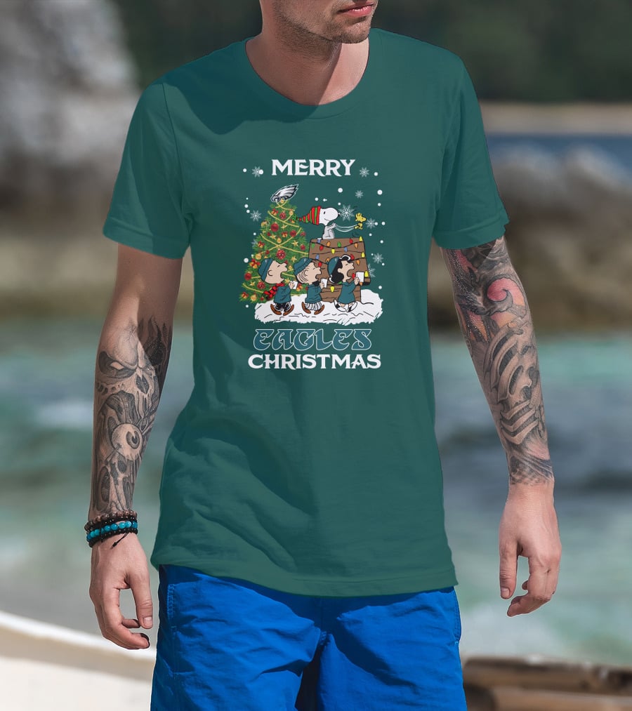 Merry Eagles Christmas Philadelphia Peanuts Christmas Tree Snoopy Woodstock T-Shirt