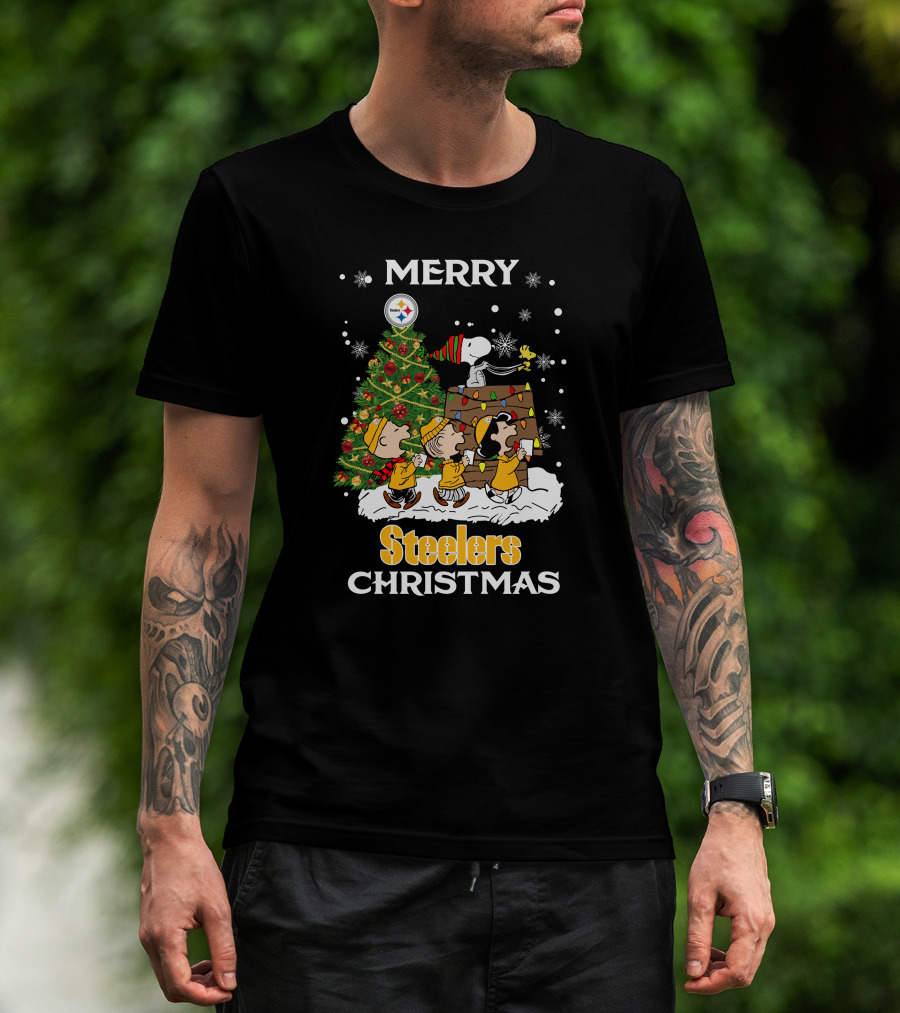 Merry Steelers Christmas Peanuts Tree Snoopy And Friends T-Shirt