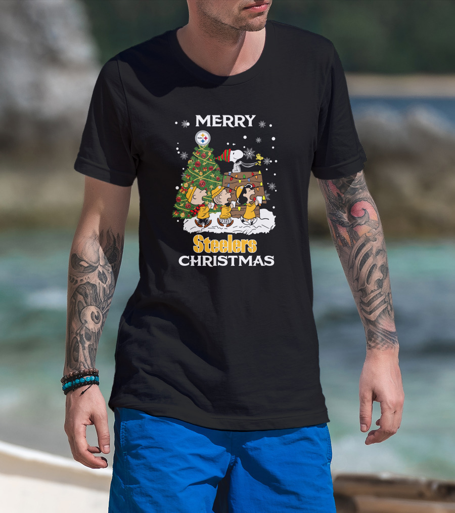 Merry Steelers Christmas Peanuts Tree Snoopy And Friends T-Shirt