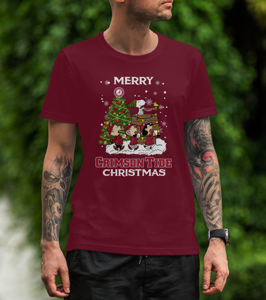 Merry Crimson Tide Christmas Peanuts Alabama Holiday Snowflakes T-Shirt