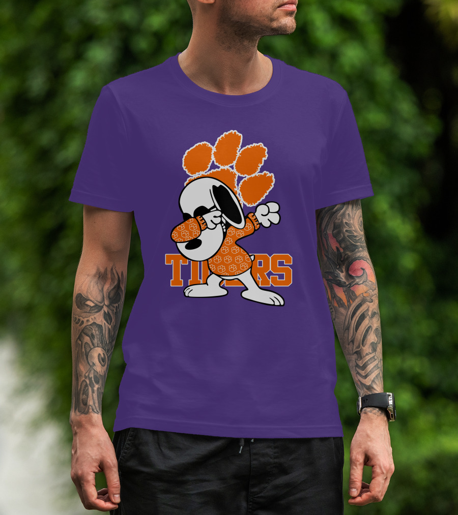 Snoopy Dabbing Clemson Tigers Paw Prints T-Shirt