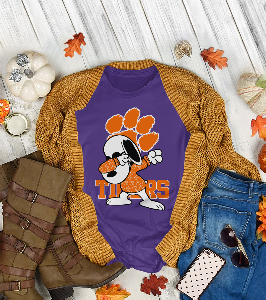 Snoopy Dabbing Clemson Tigers Paw Prints T-Shirt