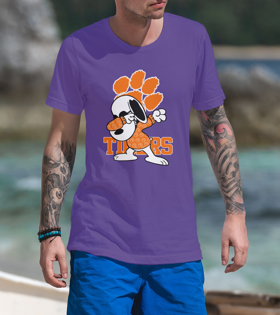 Snoopy Dabbing Clemson Tigers Paw Prints T-Shirt