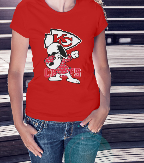 Kansas City Chiefs Snoopy KC Logo Dabbing Chiefs T-Shirt
