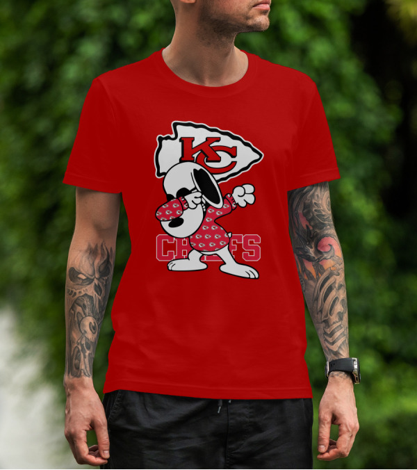 Kansas City Chiefs Snoopy KC Logo Dabbing Chiefs T-Shirt