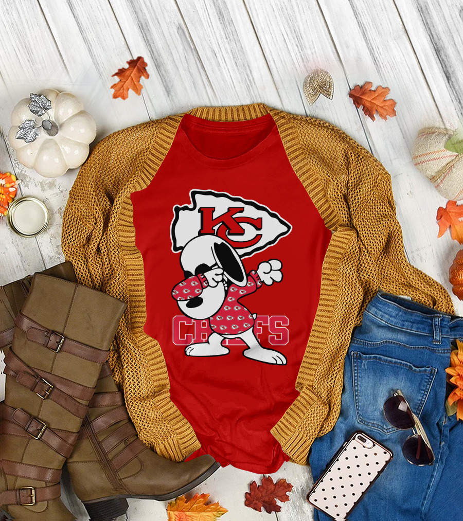 Kansas City Chiefs Snoopy KC Logo Dabbing Chiefs T-Shirt