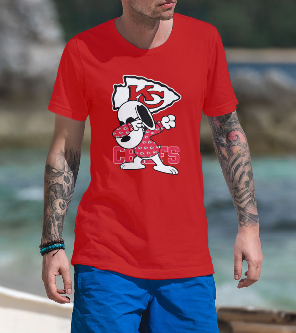 Kansas City Chiefs Snoopy KC Logo Dabbing Chiefs T-Shirt