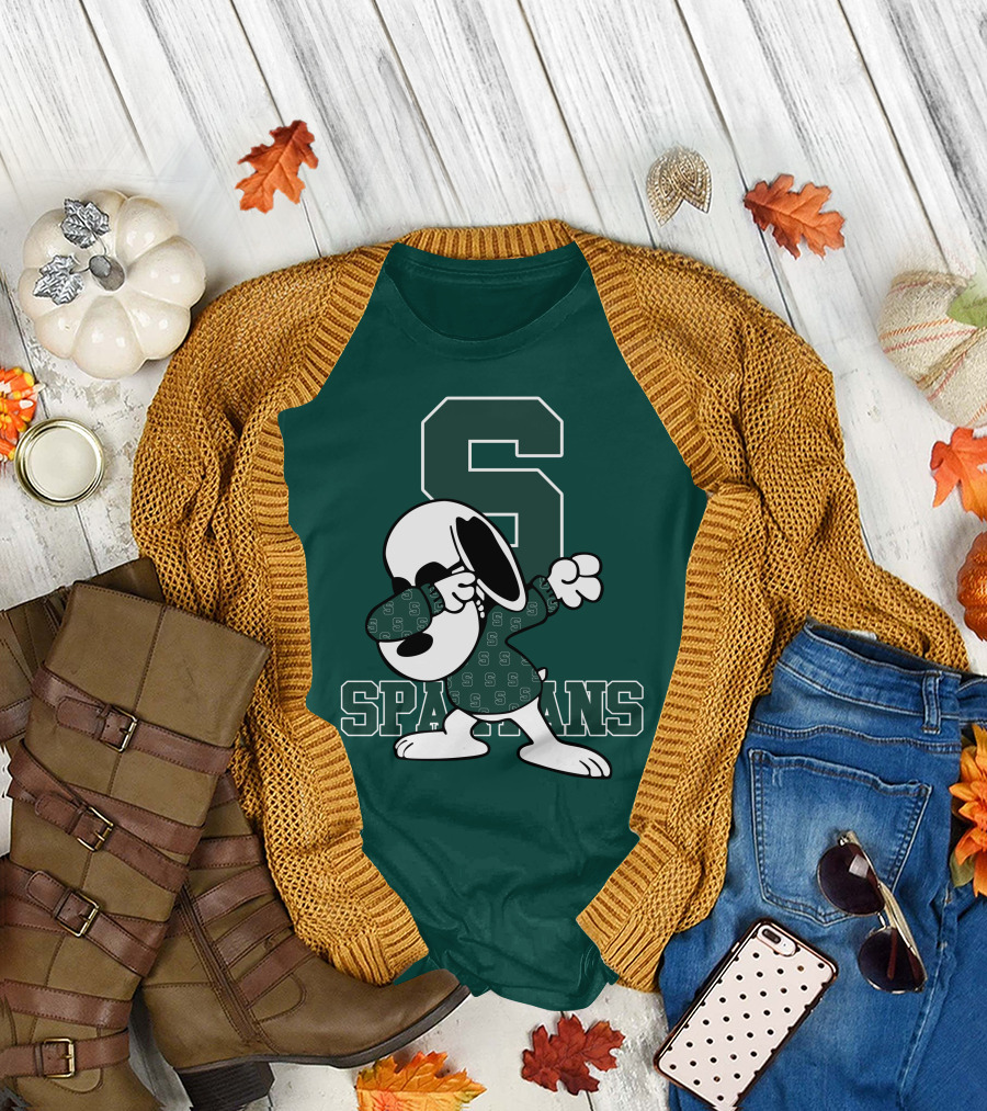 Michigan State Spartans Snoopy Dabbing Football Cartoon Peanuts T-Shirt