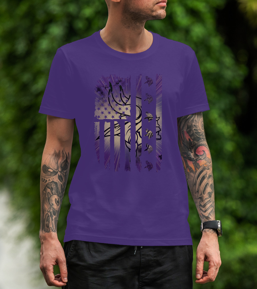 Minnesota Vikings American Flag Stars And Stripes Football Fan T-Shirt