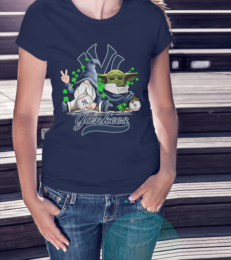 Yankees Gnome Baby Yoda Clover Baseball Hug T-Shirt