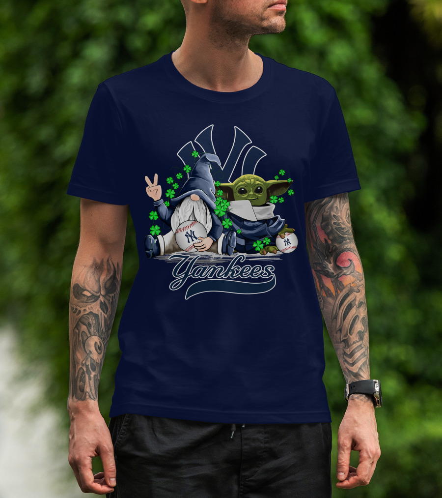 Yankees Gnome Baby Yoda Clover Baseball Hug T-Shirt