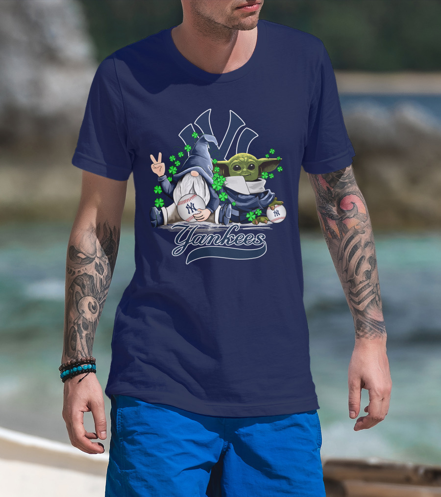 Yankees Gnome Baby Yoda Clover Baseball Hug T-Shirt
