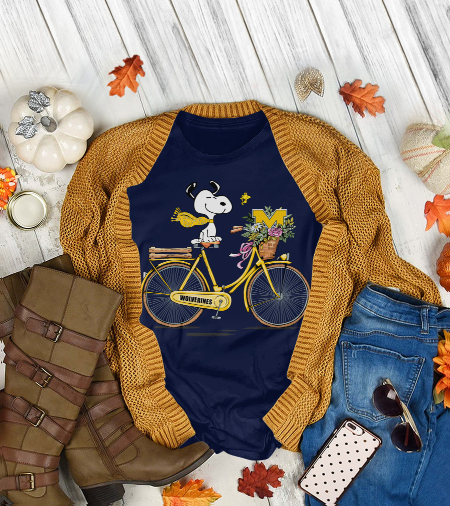 Michigan Wolverines Snoopy On Yellow Bicycle With Flowers T-Shirt