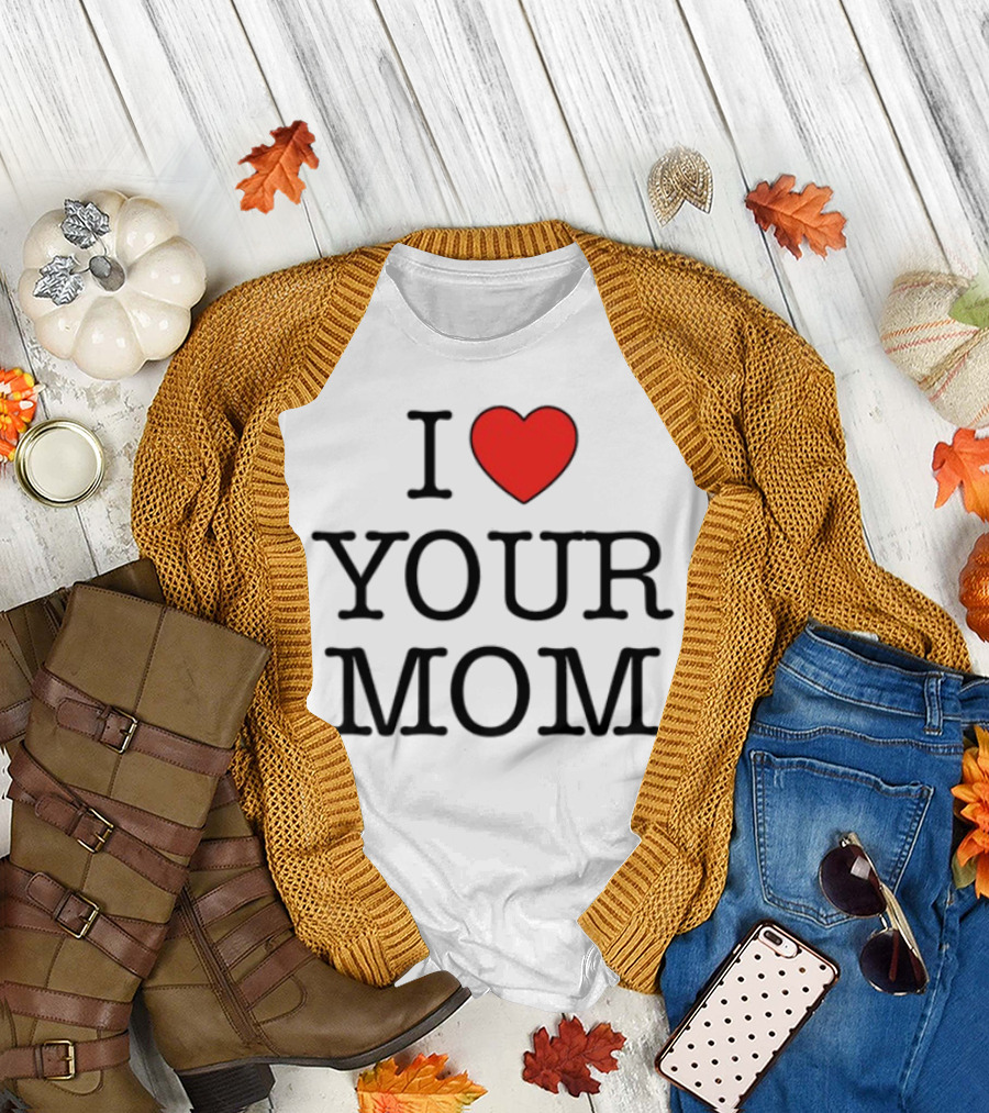 Kruzadar I Love Your Mom Heart Graphic T-Shirt