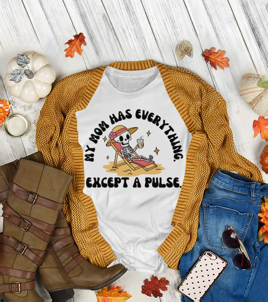 My Mom Has Everything Except A Pulse Skeleton Beach Chair Cocktail Hat T-Shirt