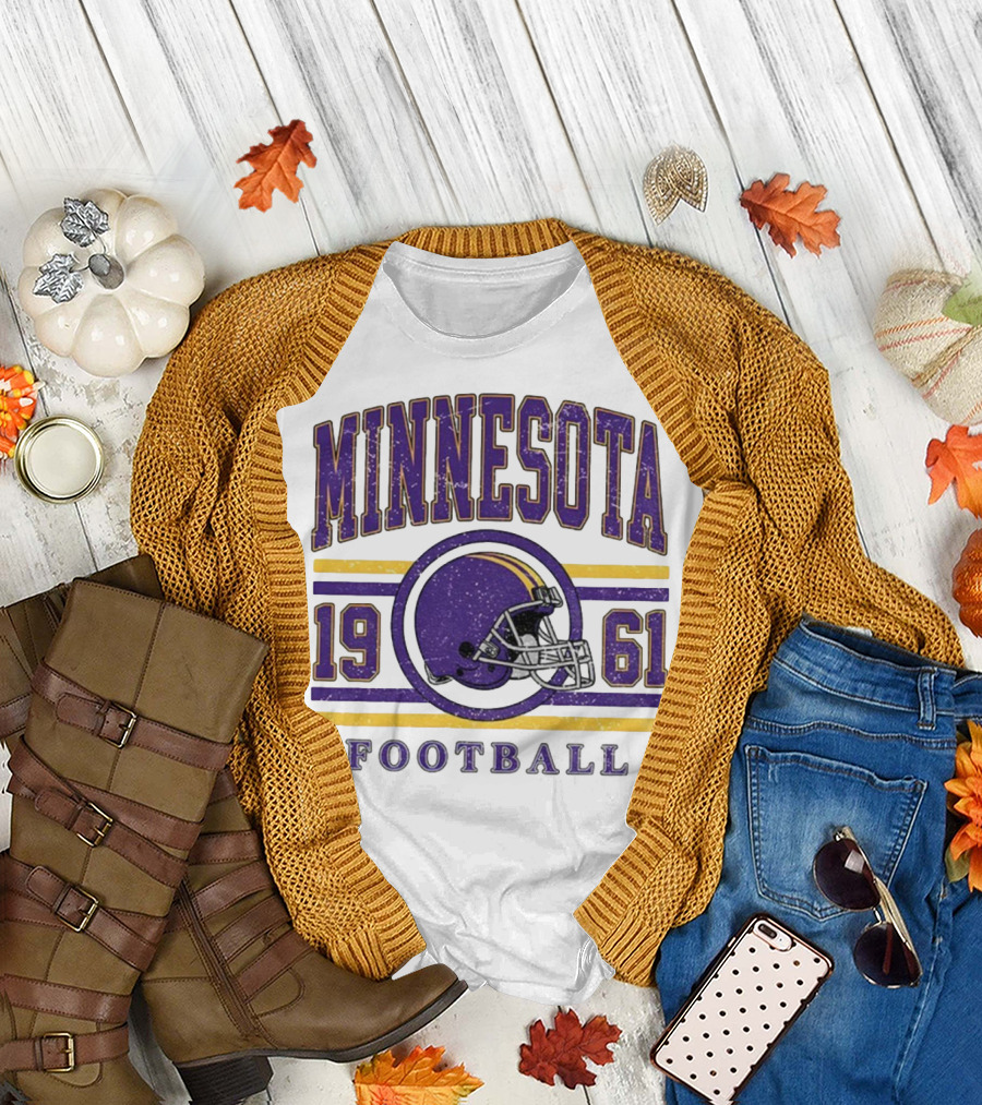 Minnesota Vikings Football Helmet 1961 NFL Vintage Style T-Shirt