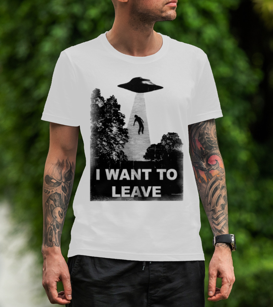 I Want To Leave UFO Abduction Scene Black And White Design T-Shirt
