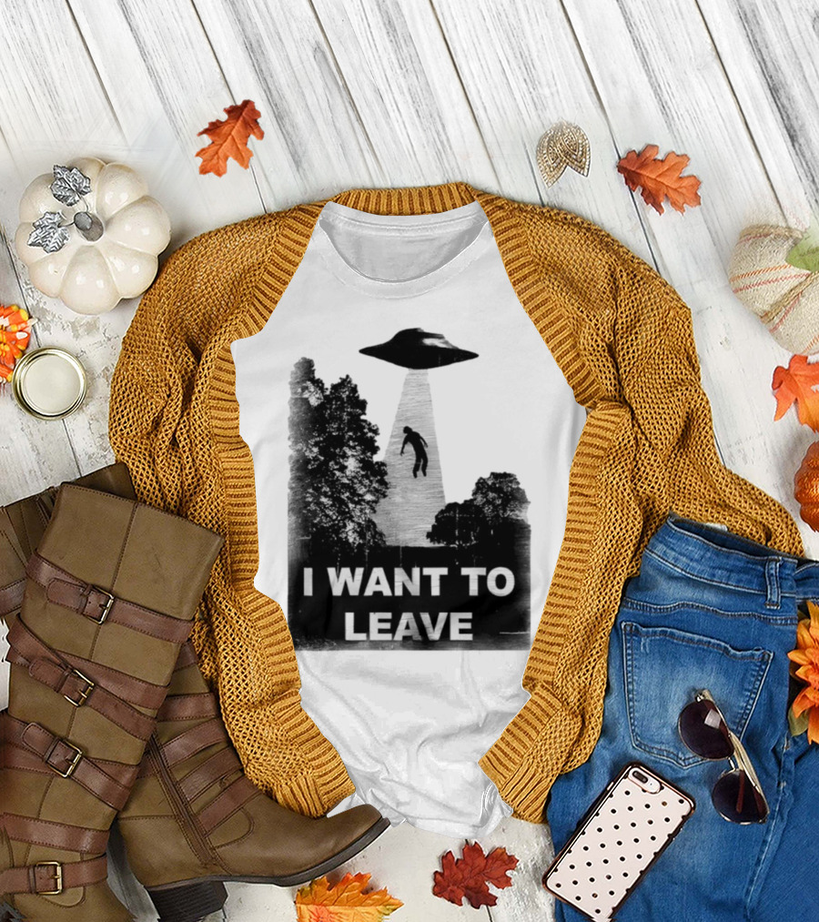 I Want To Leave UFO Abduction Scene Black and White Design T-Shirt