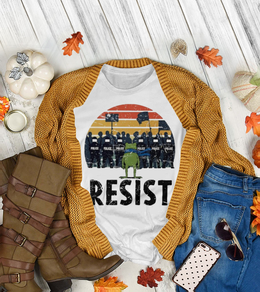 Portland Frog Protester Resist Police Vintage Sunset T-Shirt