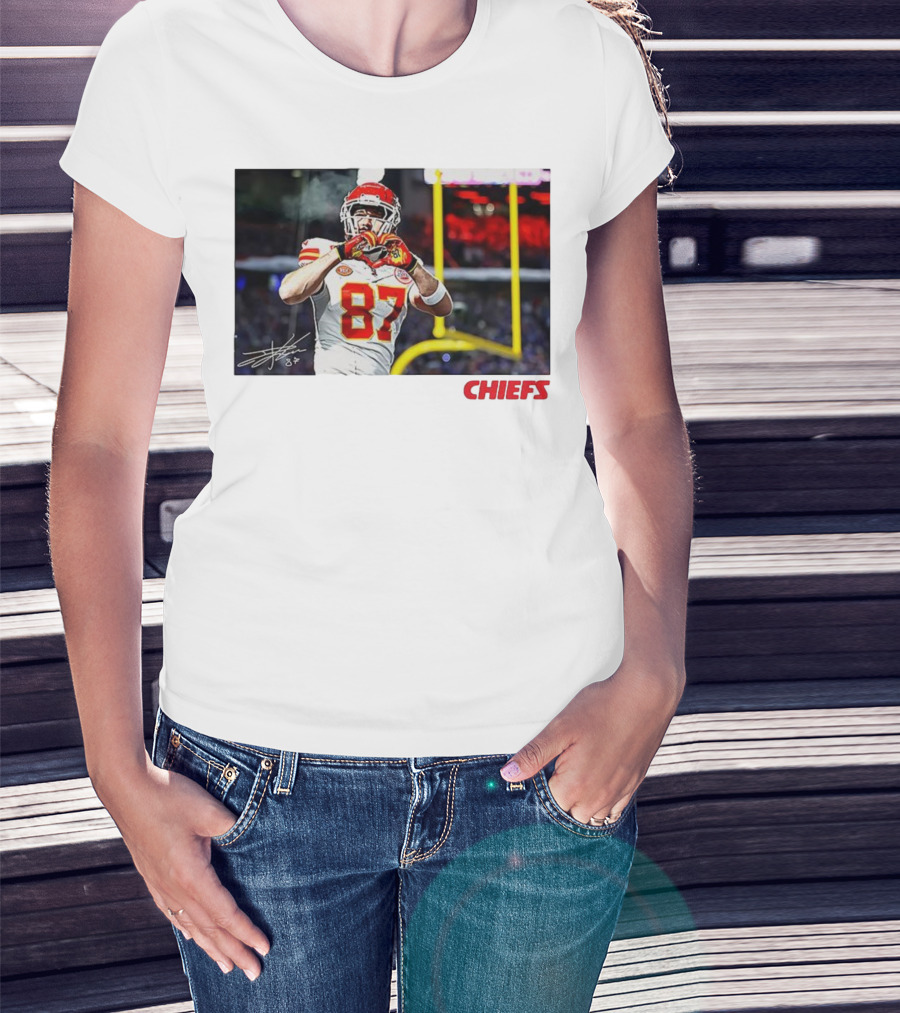 Travis Kelce 87 Kansas City Chiefs Heart Gesture Signature T-Shirt