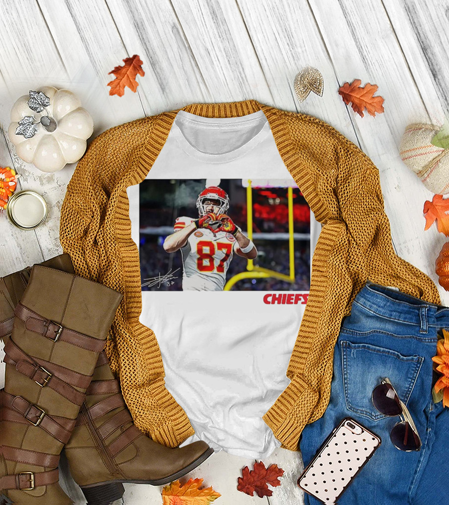 Travis Kelce 87 Kansas City Chiefs Heart Gesture Signature T-Shirt
