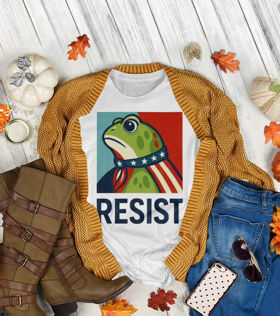 Resist Portland Frog Patriotic Stars and Stripes Retro Art T-Shirt