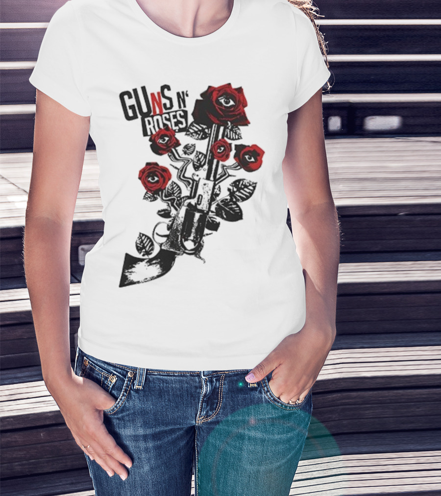 Guns N’ Roses 2025 World Tour Warsaw Red Roses And Pistols T-Shirt