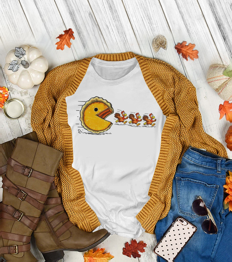 Thanksgiving Turkey Chase With Retro Pumpkin Pie Eating Game Theme T-Shirt