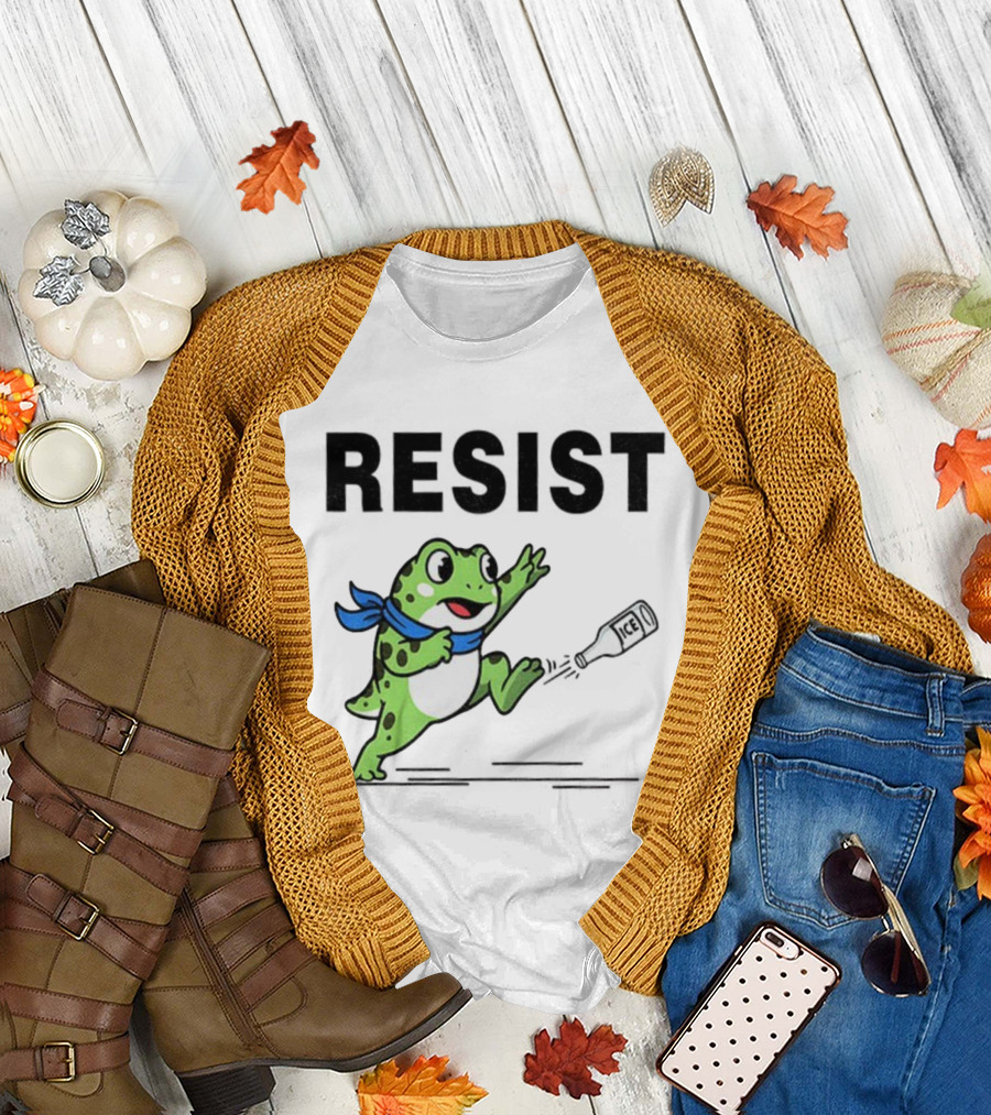 Portland Frog Resist Anti-ICE Protest Jumping Art T-Shirt