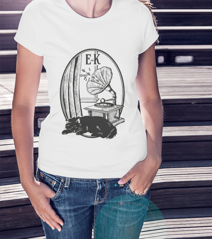 Evan And Katelyn EK Vintage Gramophone Oval Design T-Shirt