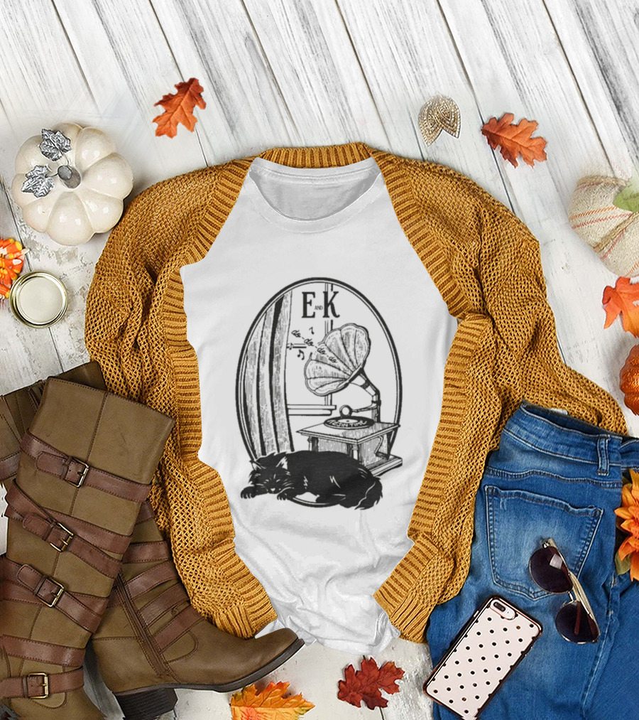 Evan And Katelyn EK Vintage Gramophone Oval Design T-Shirt