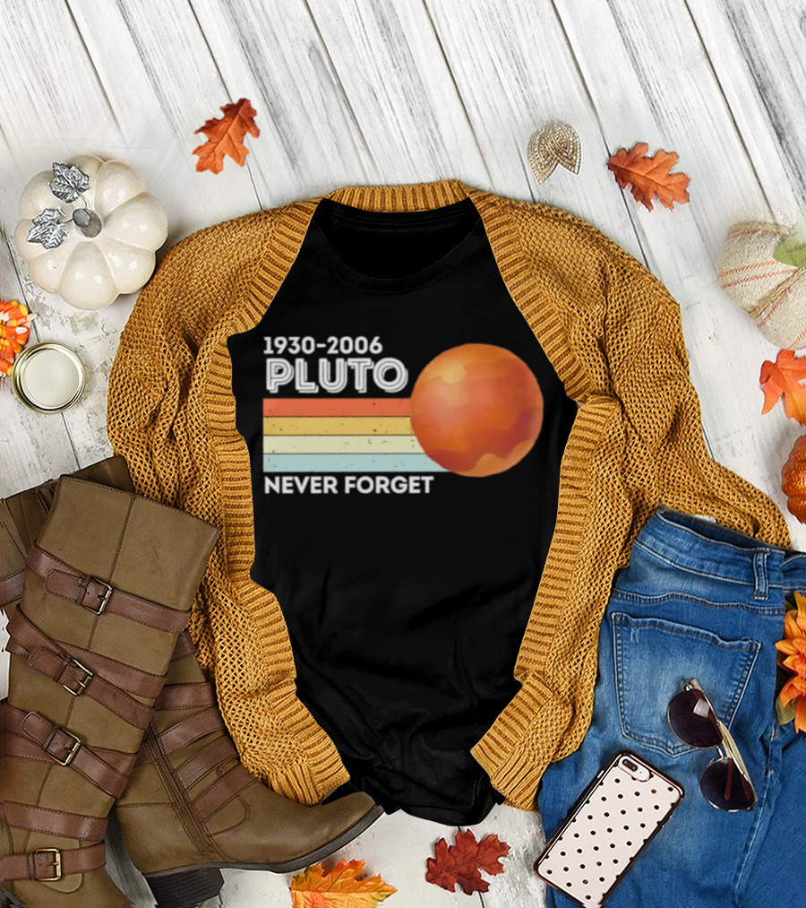 Pluto Never Forget 1930 2006 Vintage Retro Planet Tribute T-Shirt