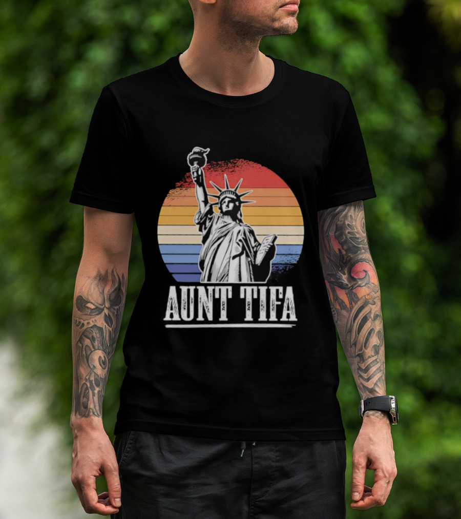 Statue Of Liberty Aunt Tifa Vintage Retro Stripes T-Shirt