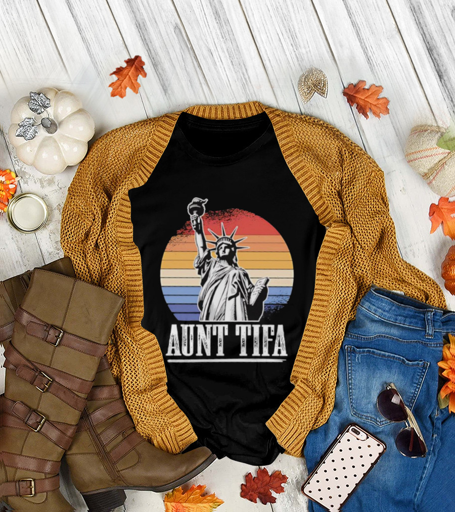 Statue of Liberty Aunt Tifa Vintage Retro Stripes T-Shirt