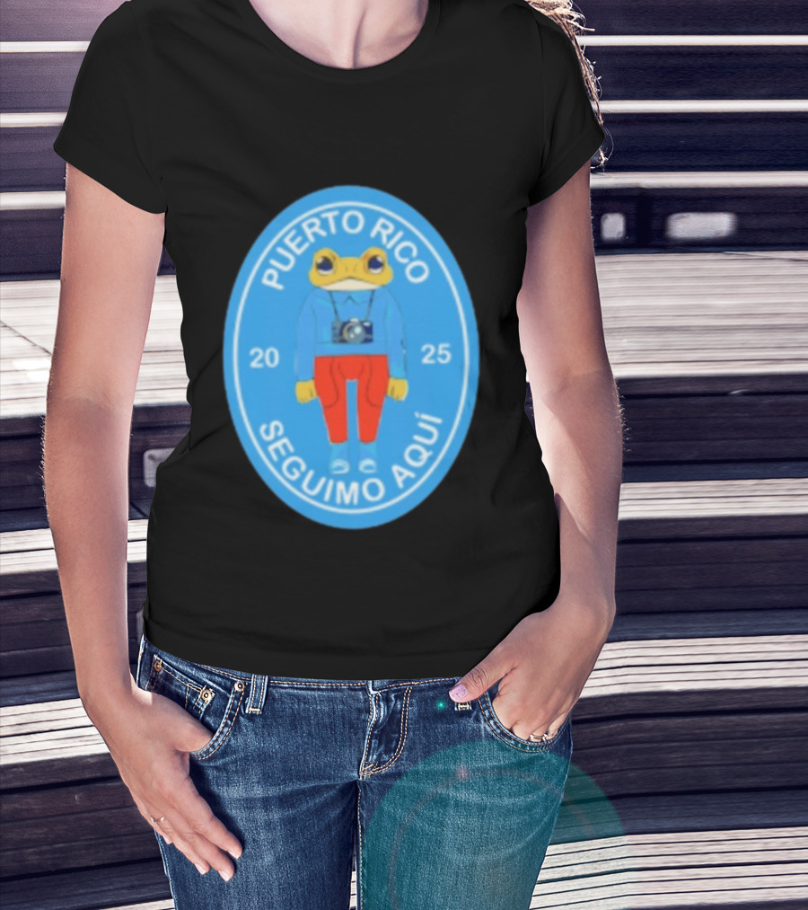 DeBi Frog Puerto Rico Seguimos Aquí 2025 T-Shirt