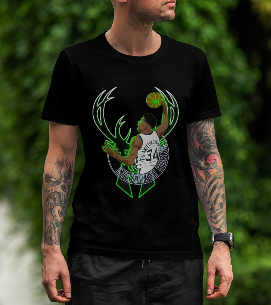 Milwaukee Bucks Giannis Antetokounmpo Dunk Basketball 34 T-Shirt