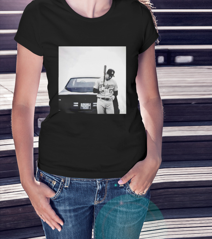 Shohei Ohtani Los Angeles Dodgers Baseball Pose Vintage Car Scene T-Shirt