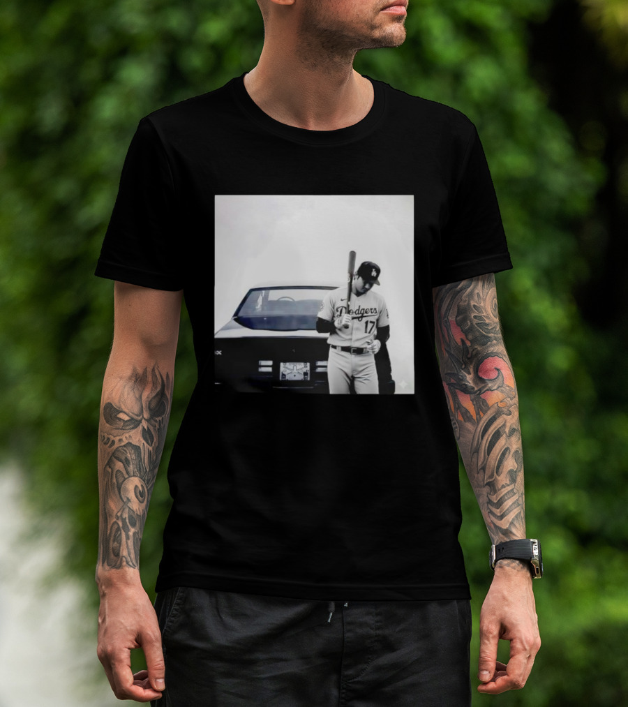 Shohei Ohtani Los Angeles Dodgers Baseball Pose Vintage Car Scene T-Shirt